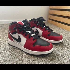 Nike Air Jordan 1 Mids “Chicago Black Toe”